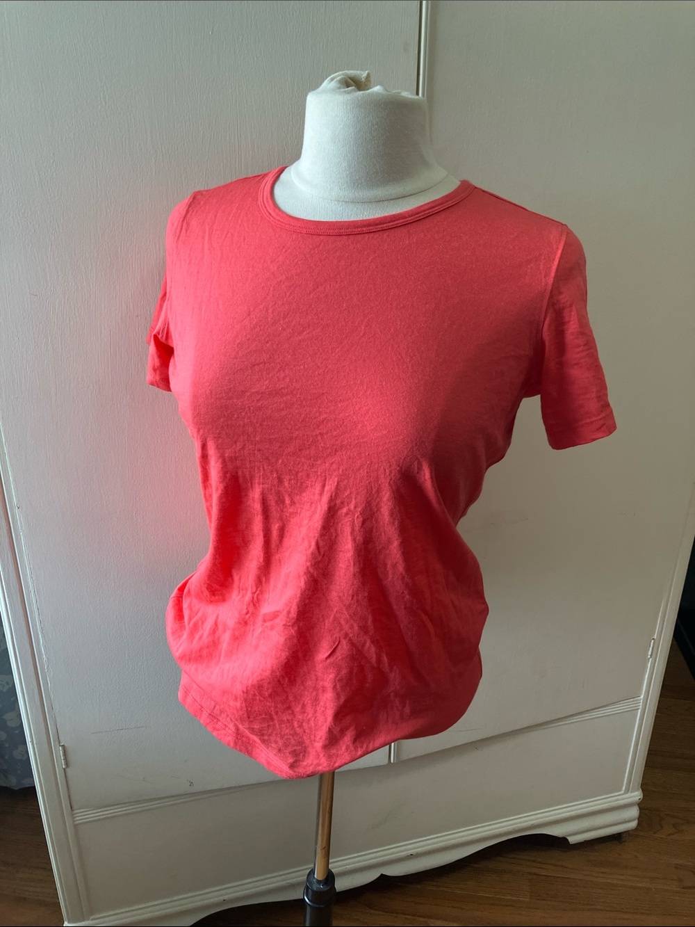 Women’s Short-Sleeve Crewneck Tee in Coral